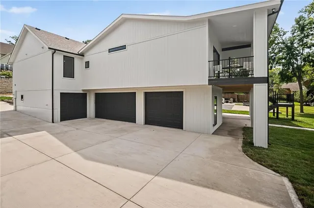 $1,695,000 | 8310 Northwest Forest Drive, Weatherby Lake, MO 64152