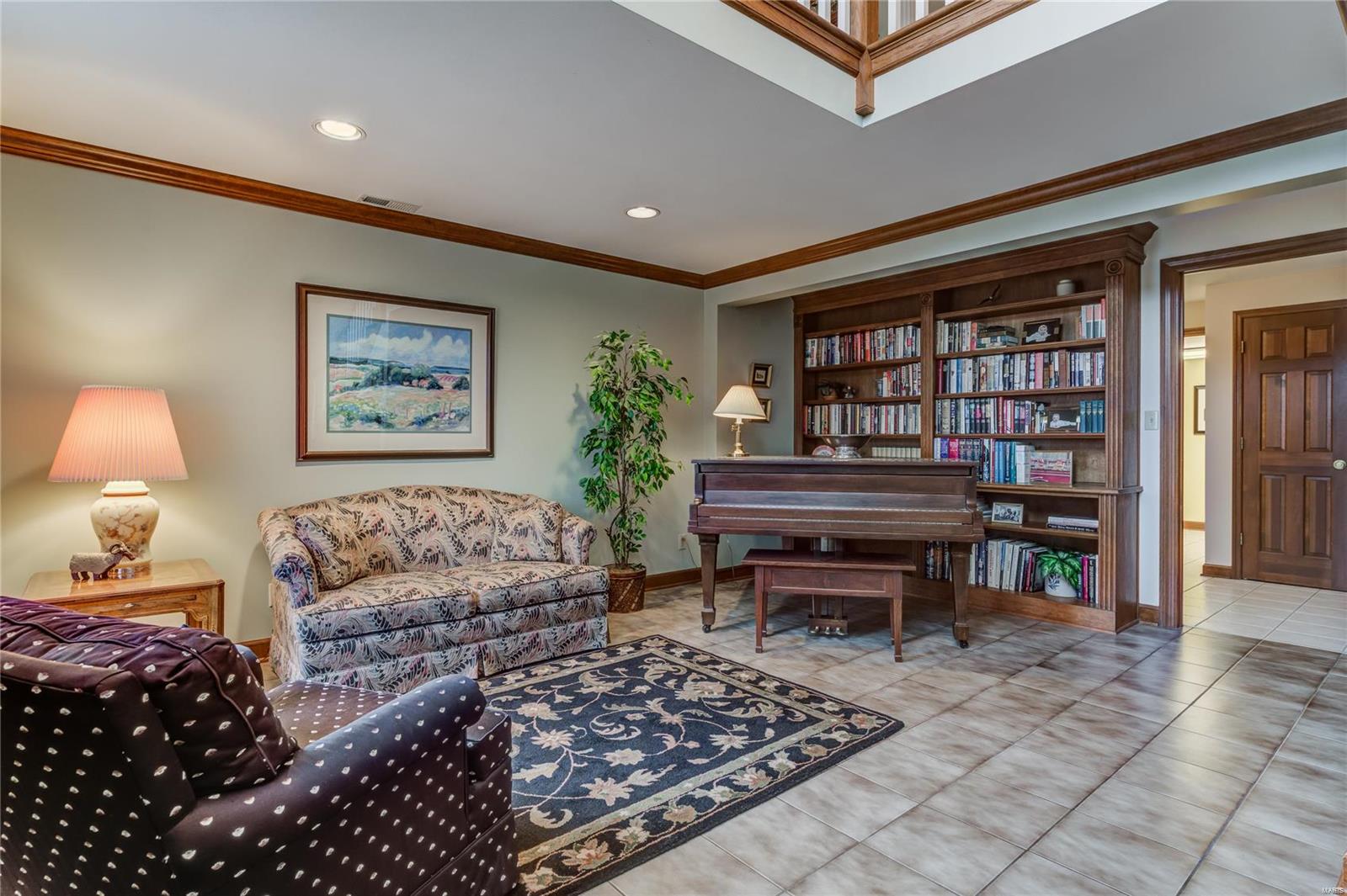 9779 Fall Ridge Trail St. Louis, MO 63127 - Photo 4 of 54 Gallery Image 4