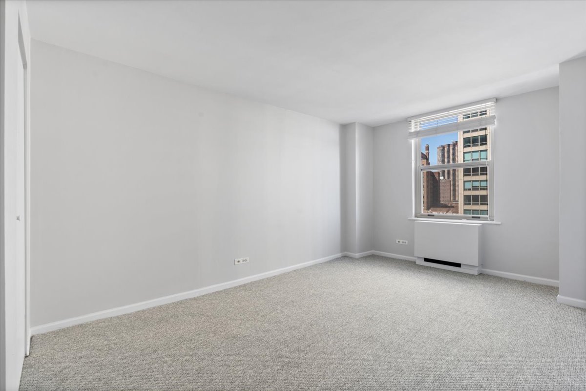 525 West Hawthorne Place, Unit 808 Chicago, IL 60657 - Photo 15 of 29 a view of an empty room with a window