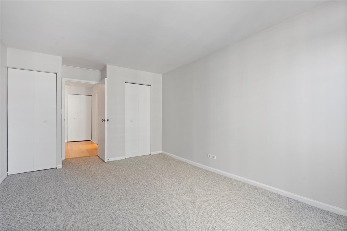525 West Hawthorne Place, Unit 808 Chicago, IL 60657 - Photo 16 of 29 a view of an empty room