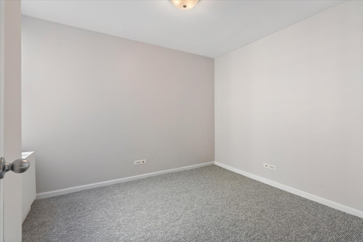 525 West Hawthorne Place, Unit 808 Chicago, IL 60657 - Photo 18 of 29