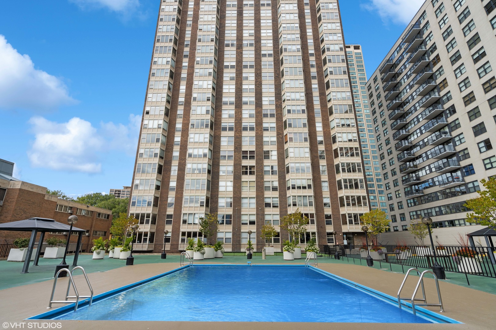 525 West Hawthorne Place, Unit 808 Chicago, IL 60657 - Photo 23 of 29