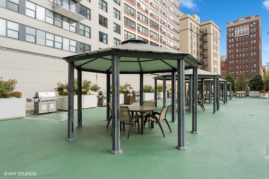 525 West Hawthorne Place, Unit 808 Chicago, IL 60657 - Photo 25 of 29 a view of a chairs and table in the patio