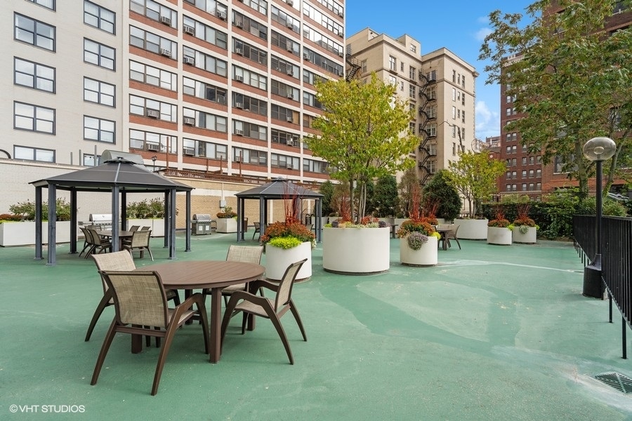 525 West Hawthorne Place, Unit 808 Chicago, IL 60657 - Photo 27 of 29 a view of a building with a table and chairs