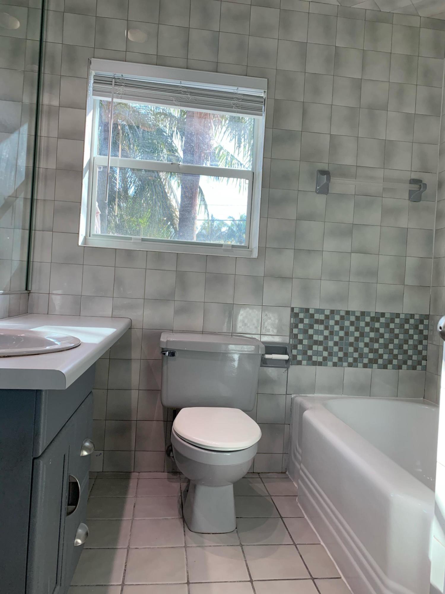 290 Northwest 7th Street Boca Raton, FL 33432 - Photo 5 of 10 guest bathroom
