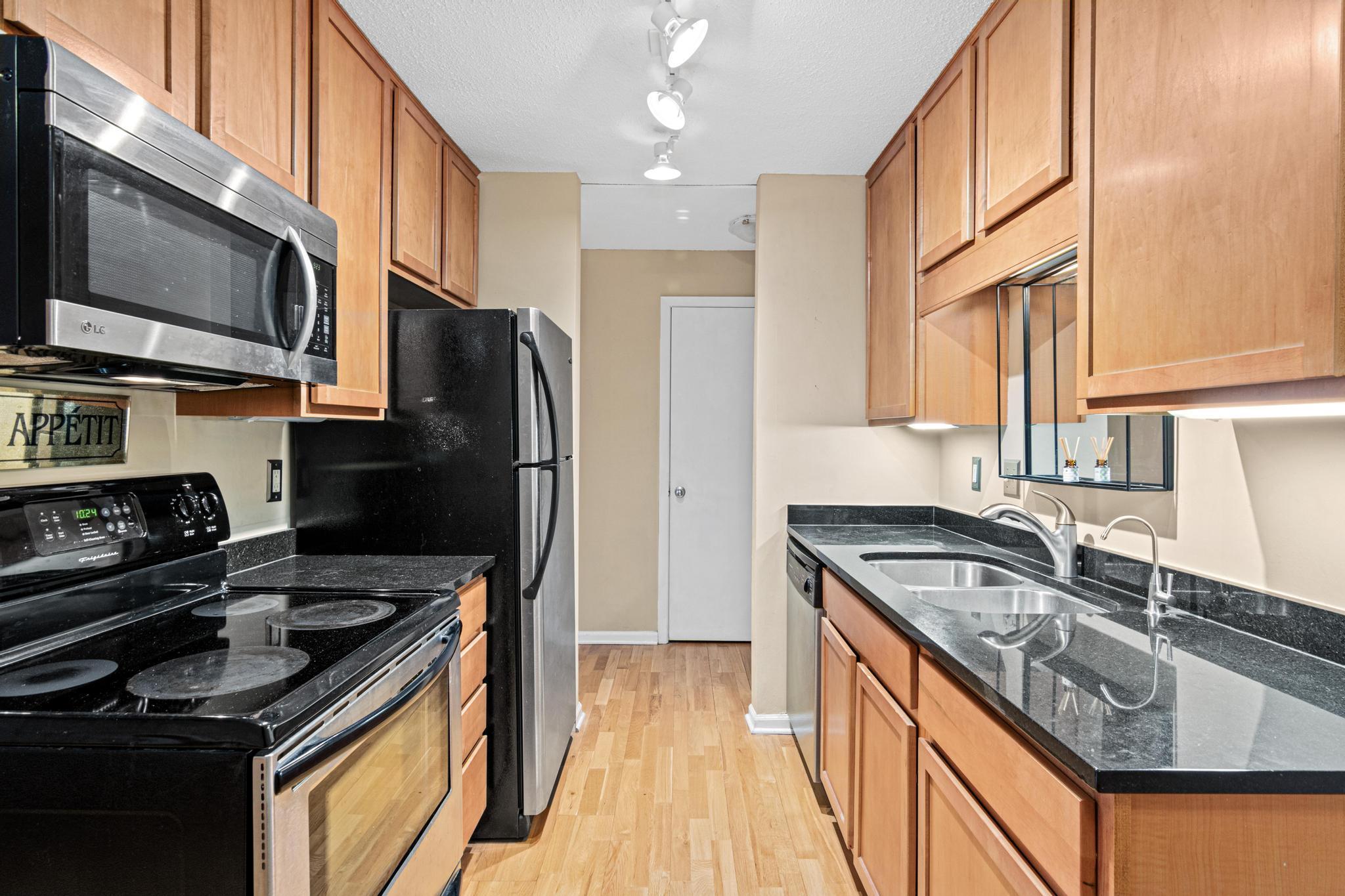 520 Ridgewood Avenue, Unit 3 Minneapolis, MN 55403 - Photo 6 of 15