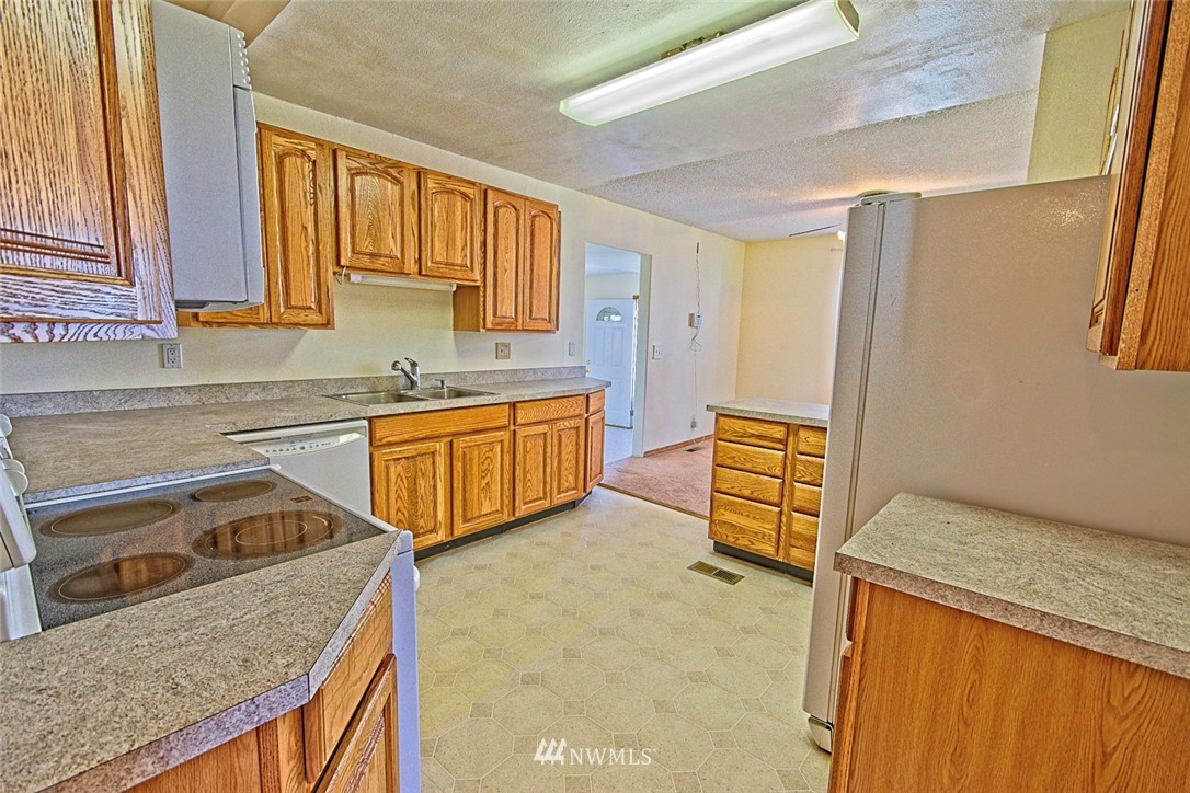 8670 Rd 10 Road Northeast Moses Lake, WA 98837 - Photo 8 of 19 Gallery Image 8