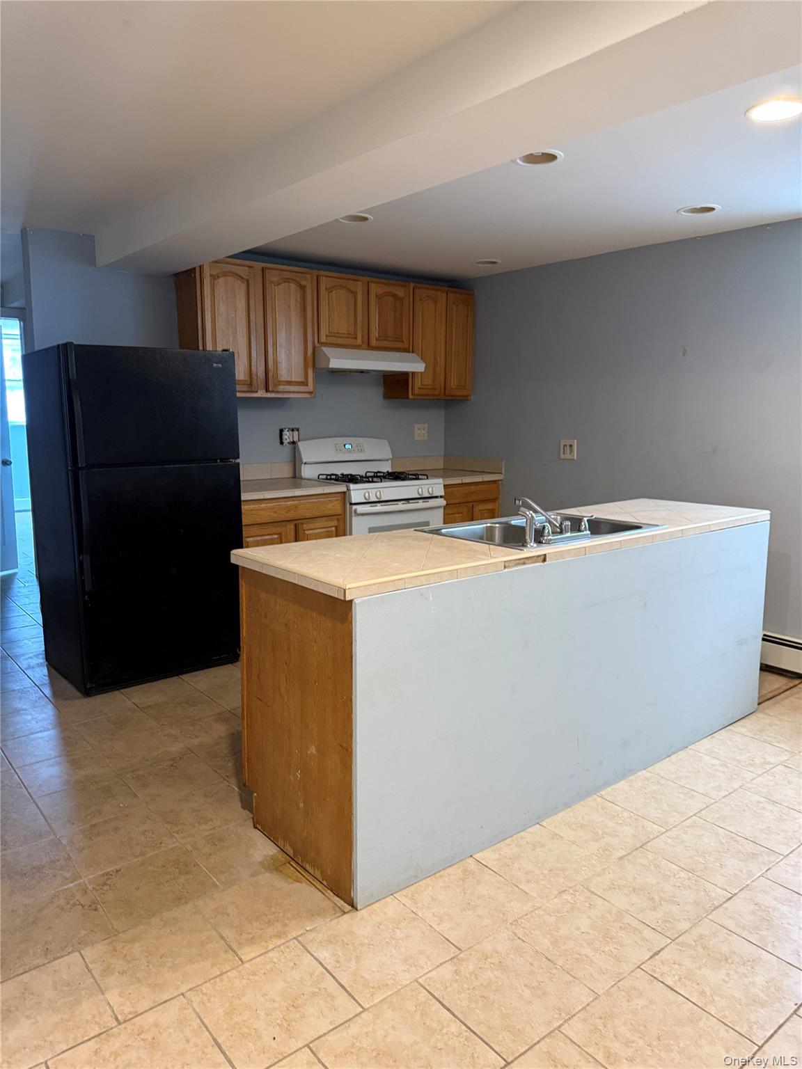 2806 Wellman Avenue Bronx, NY 10461 - Photo 6 of 14 a utility room with washer and dryer