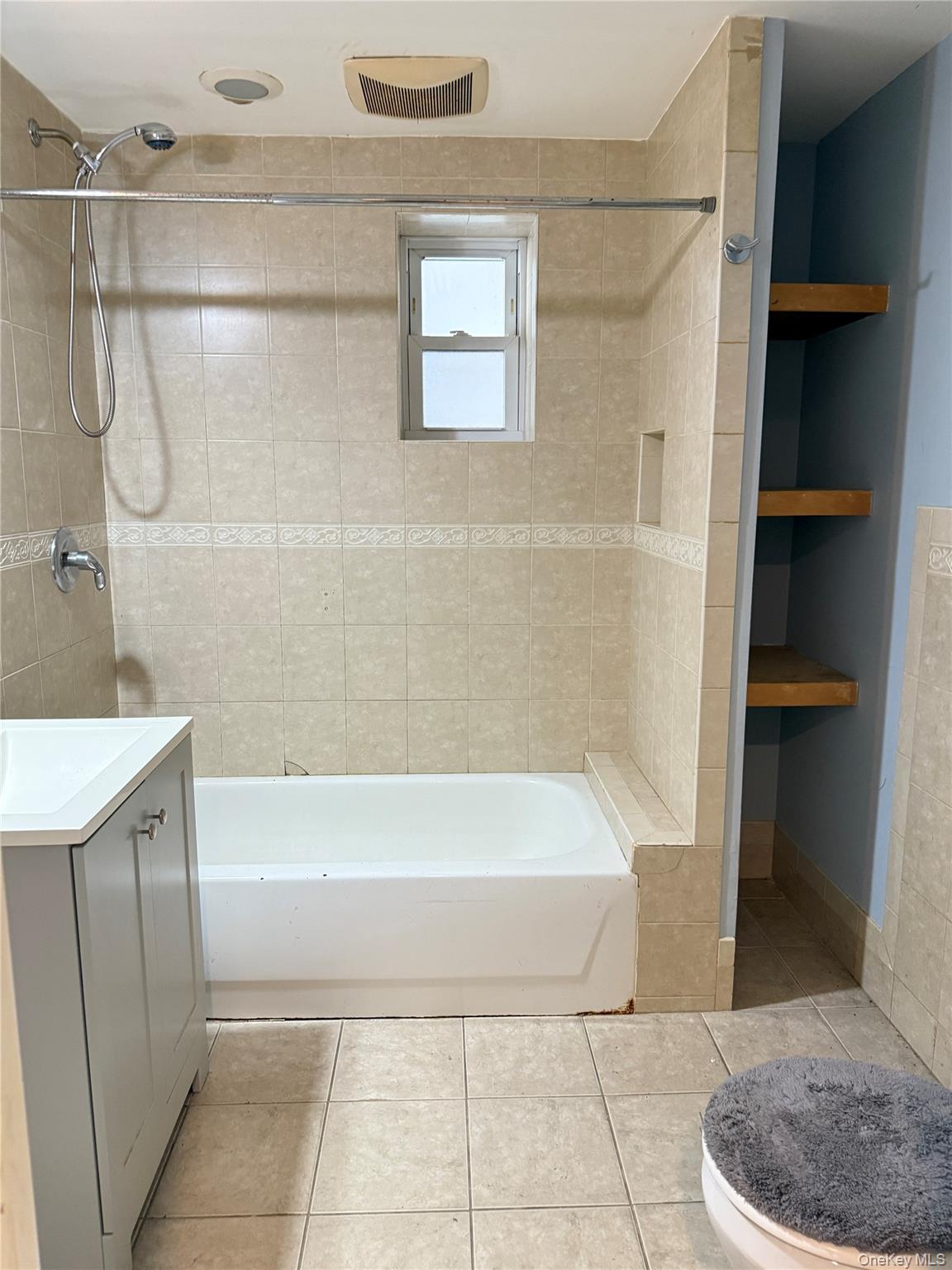 2806 Wellman Avenue Bronx, NY 10461 - Photo 7 of 14 a bathroom with a bathtub and a shower