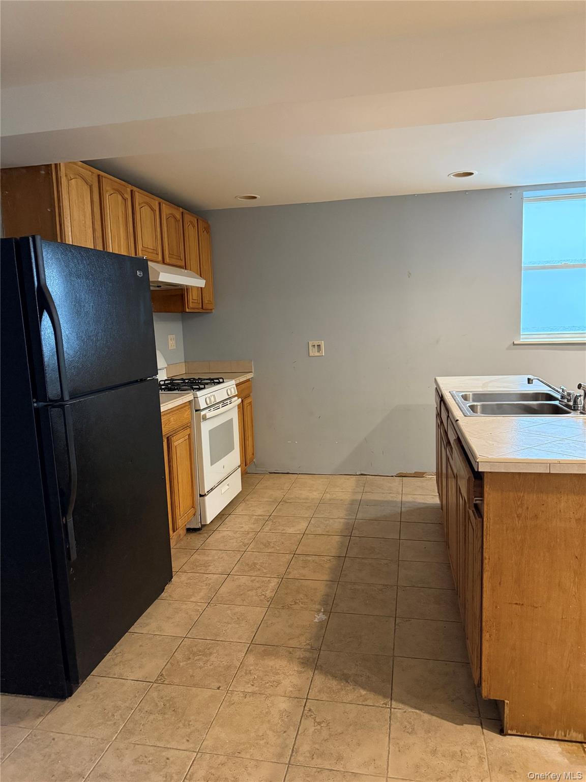 2806 Wellman Avenue Bronx, NY 10461 - Photo 9 of 14 a kitchen with stainless steel appliances a refrigerator and a stove top oven