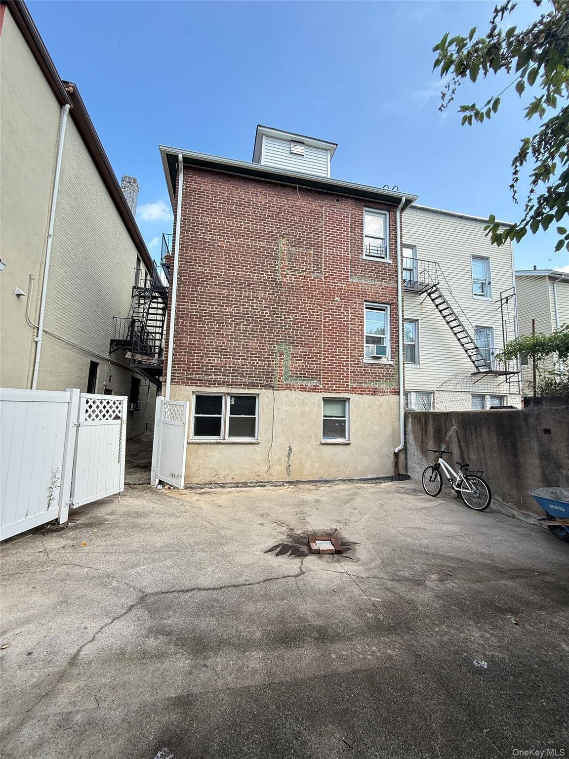 2806 Wellman Avenue Bronx, NY 10461 - Photo 10 of 14 a view of a house with a patio