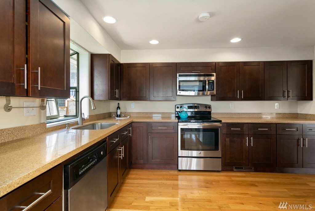 6921 South Langston Road Seattle, WA 98178 - Photo 8 of 35 Gallery Image 8