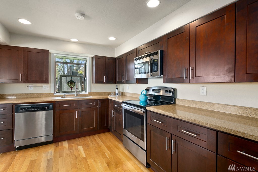 6921 South Langston Road Seattle, WA 98178 - Photo 9 of 35 Gallery Image 9