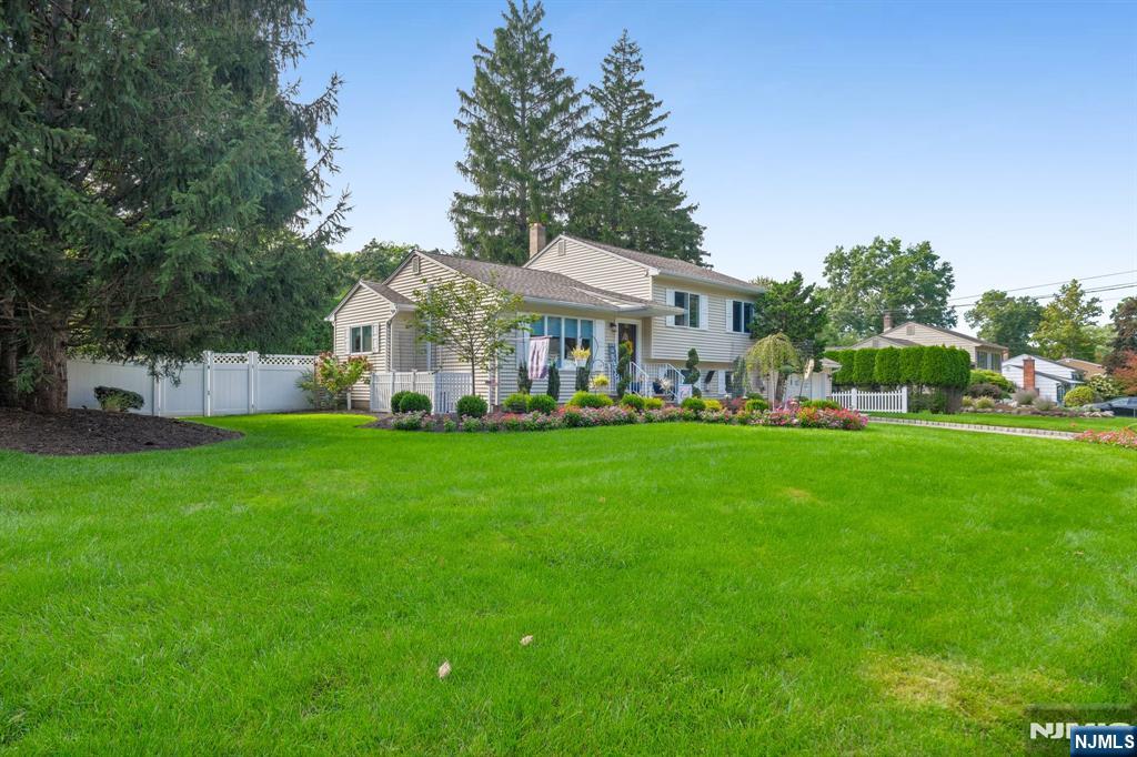 18 Murray Road Montvale, NJ 07645 - Photo 4 of 40 Gallery Image 4