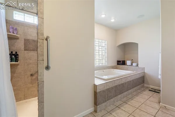 $748,999 | 4203 St Andrews Drive, Pueblo, CO 81001