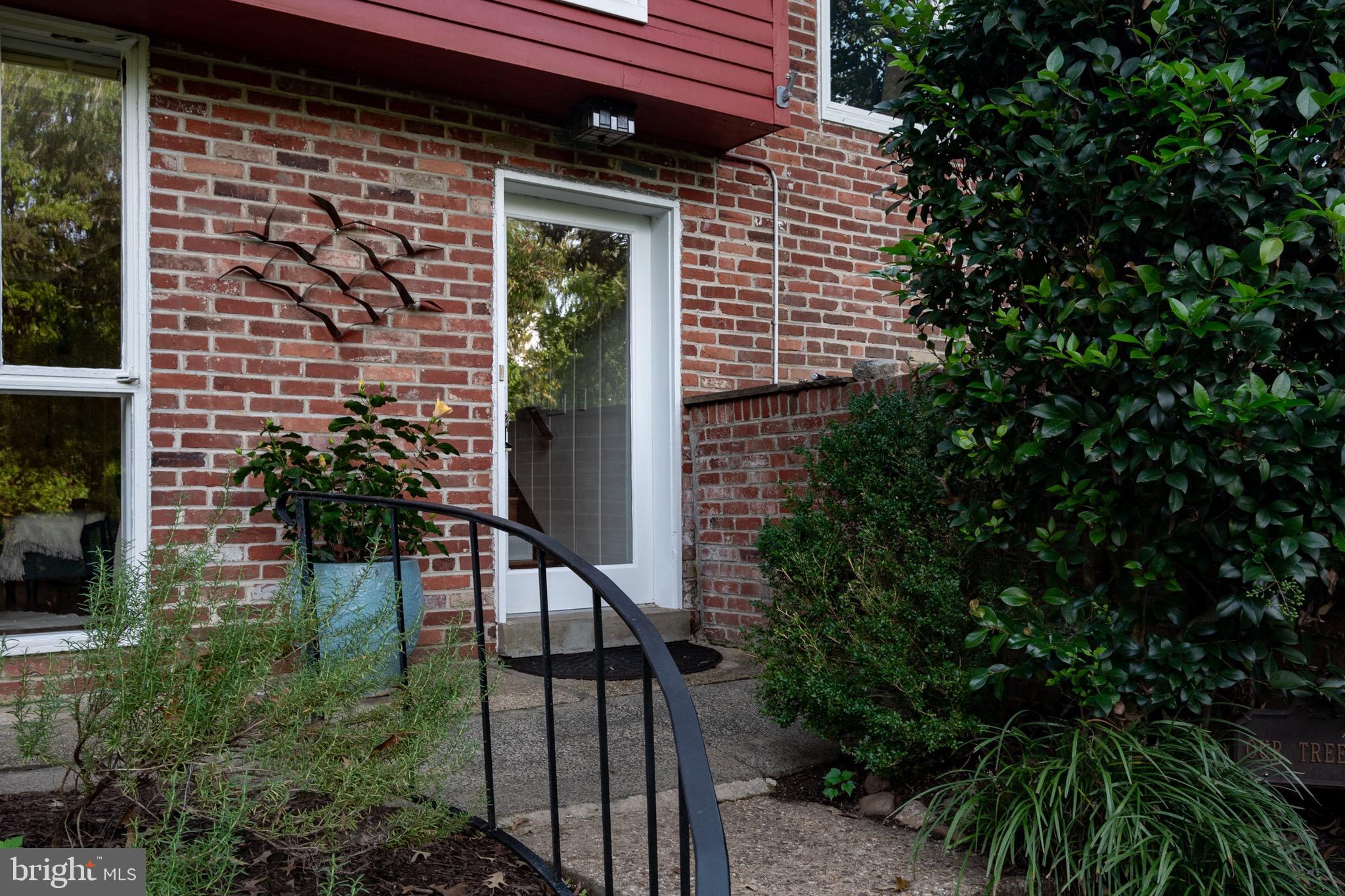 7310 Rippon Road Alexandria, VA 22307 - Photo 3 of 54