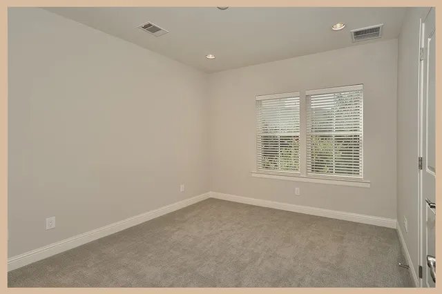 $3,900 | 215 Willow Street, Shenandoah, TX 77384