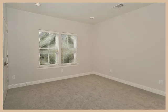 $3,900 | 215 Willow Street, Shenandoah, TX 77384