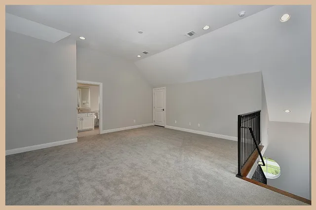 $3,900 | 215 Willow Street, Shenandoah, TX 77384