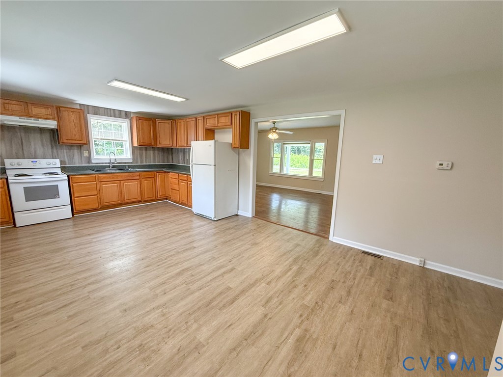 7798 West Courthouse Road Burkeville, VA 23922 - Photo 6 of 23 Kitchen