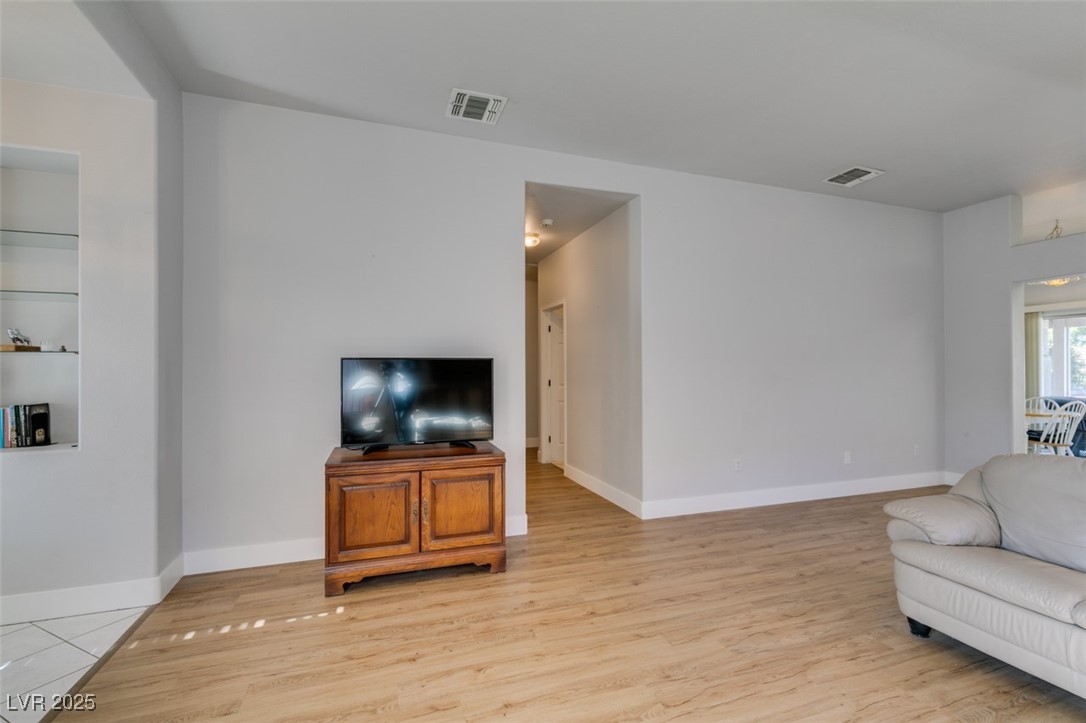 2188 Chapman Ranch Drive Henderson, NV 89012 - Photo 9 of 60