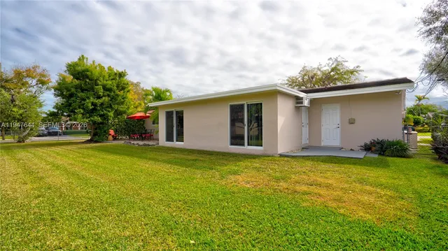 $995,000 | 8955 Southwest 85th Terrace, Miami, FL 33173