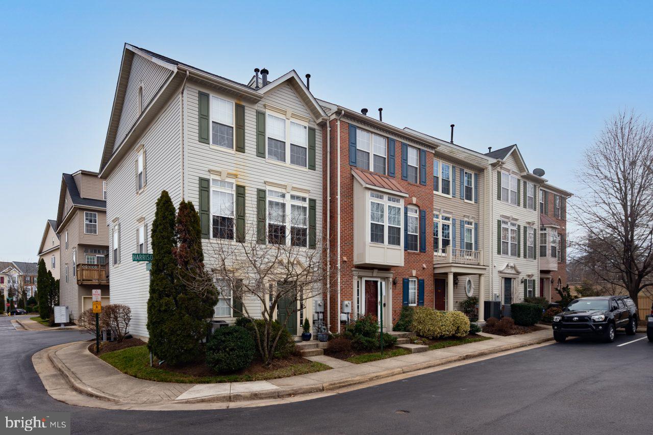 970 Harrison Circle Alexandria, VA 22304 - Photo 2 of 29