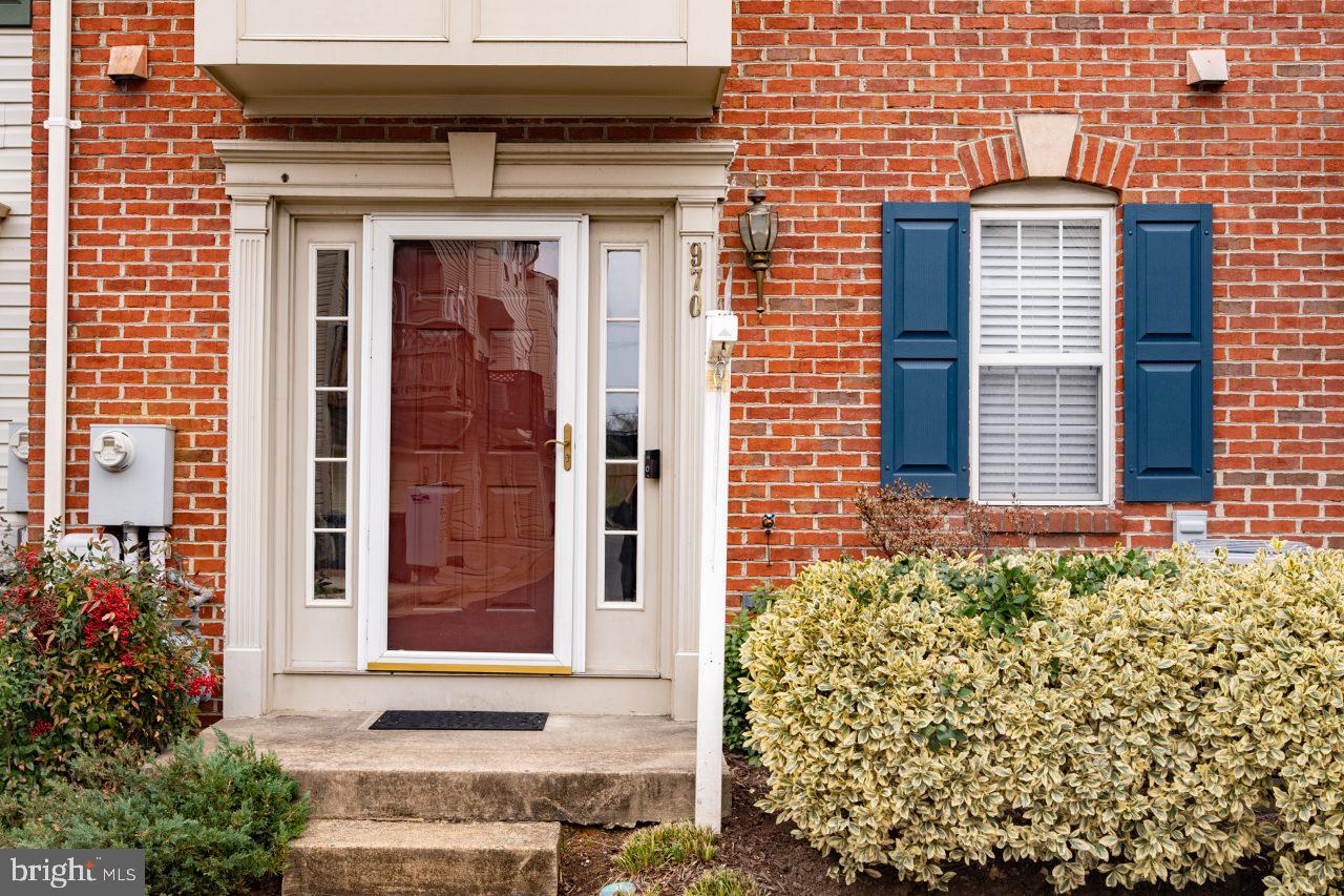 970 Harrison Circle Alexandria, VA 22304 - Photo 3 of 29