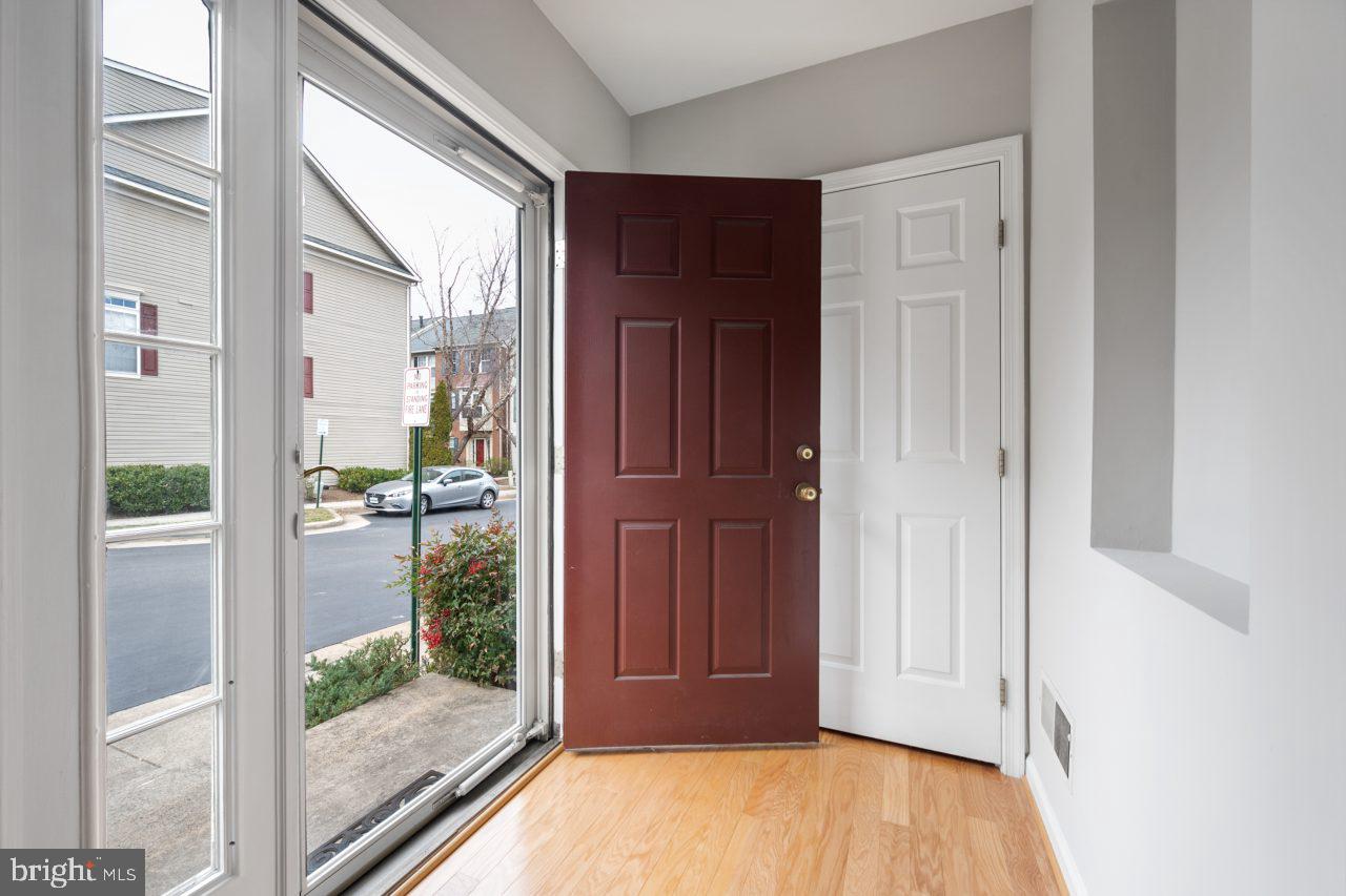 970 Harrison Circle Alexandria, VA 22304 - Photo 4 of 29