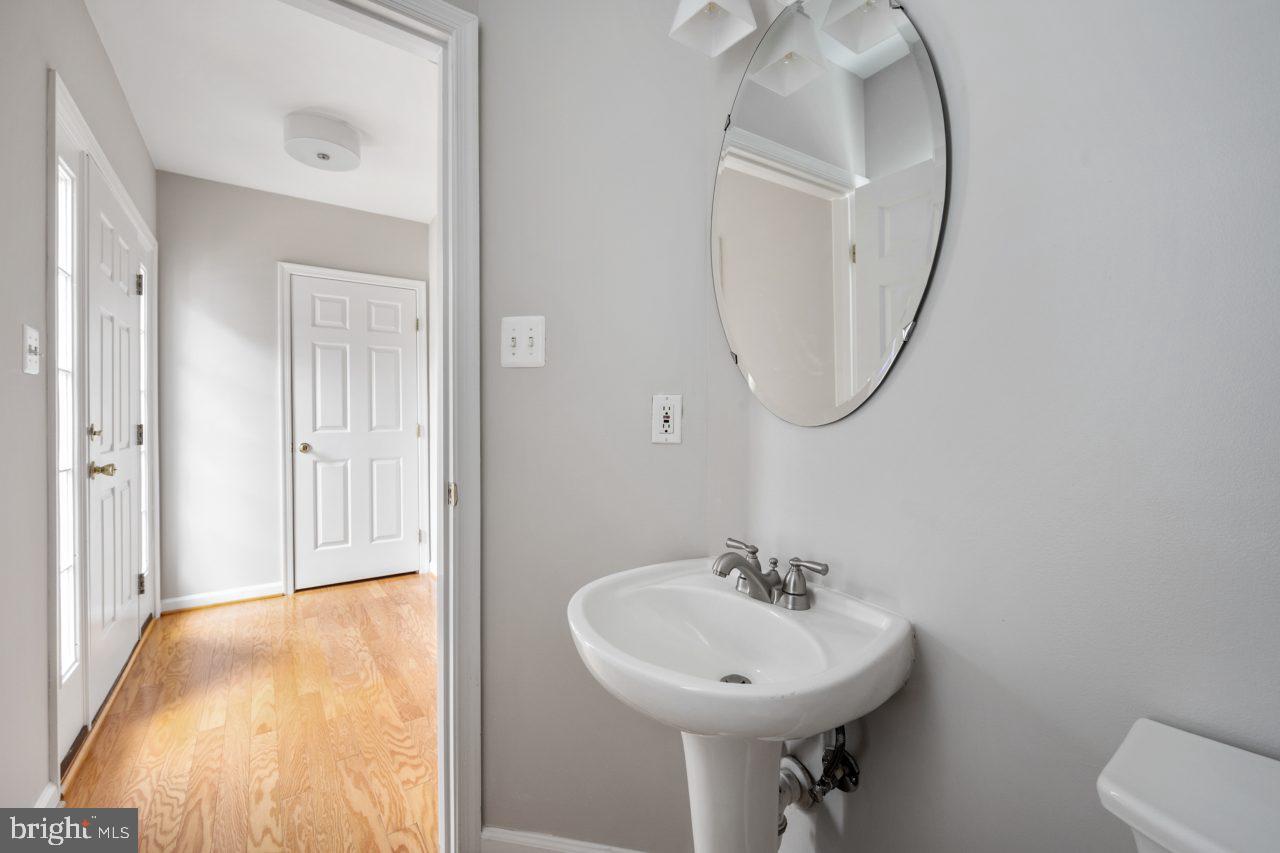 970 Harrison Circle Alexandria, VA 22304 - Photo 5 of 29