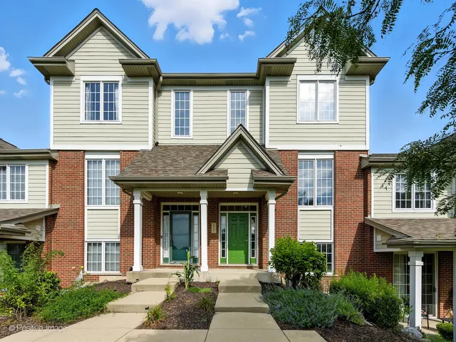 $324,900 | 10701 Gabrielle Lane, Orland Park, IL 60462