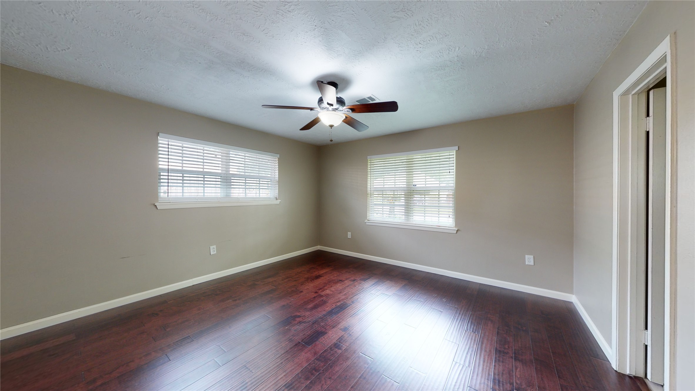 4803 Sanford Road Houston, TX 77035 - Photo 15 of 28 Another view of the primary bedroom.