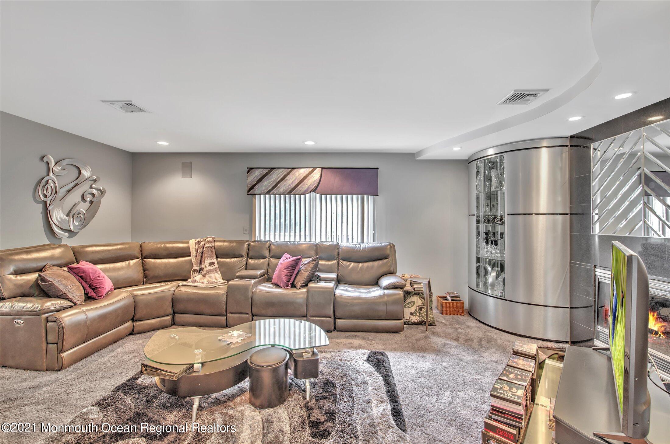 59 Templar Road Manalapan, NJ 07726 - Photo 11 of 39 FAMILY ROOM