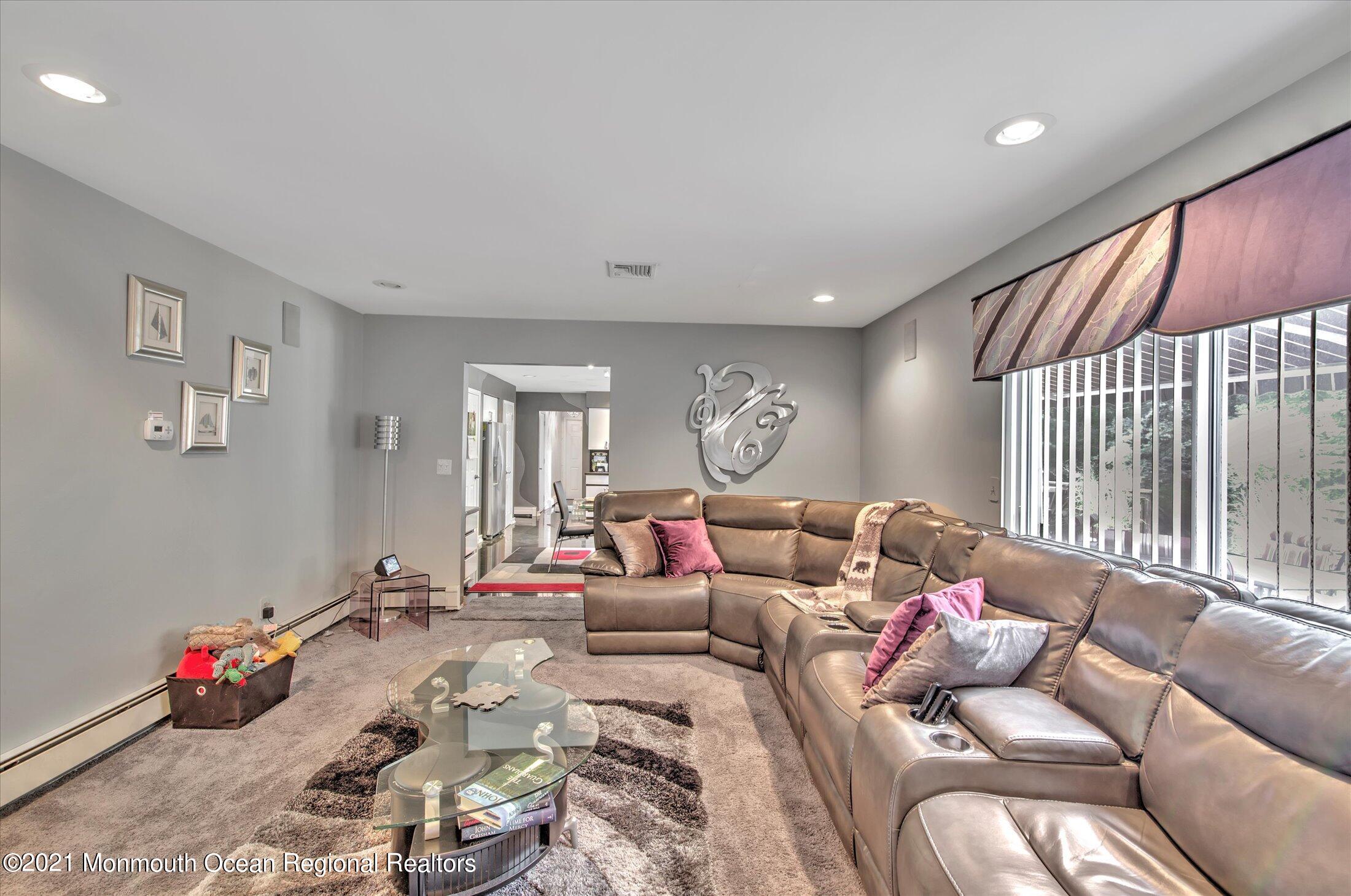 59 Templar Road Manalapan, NJ 07726 - Photo 12 of 39 FAMILY ROOM