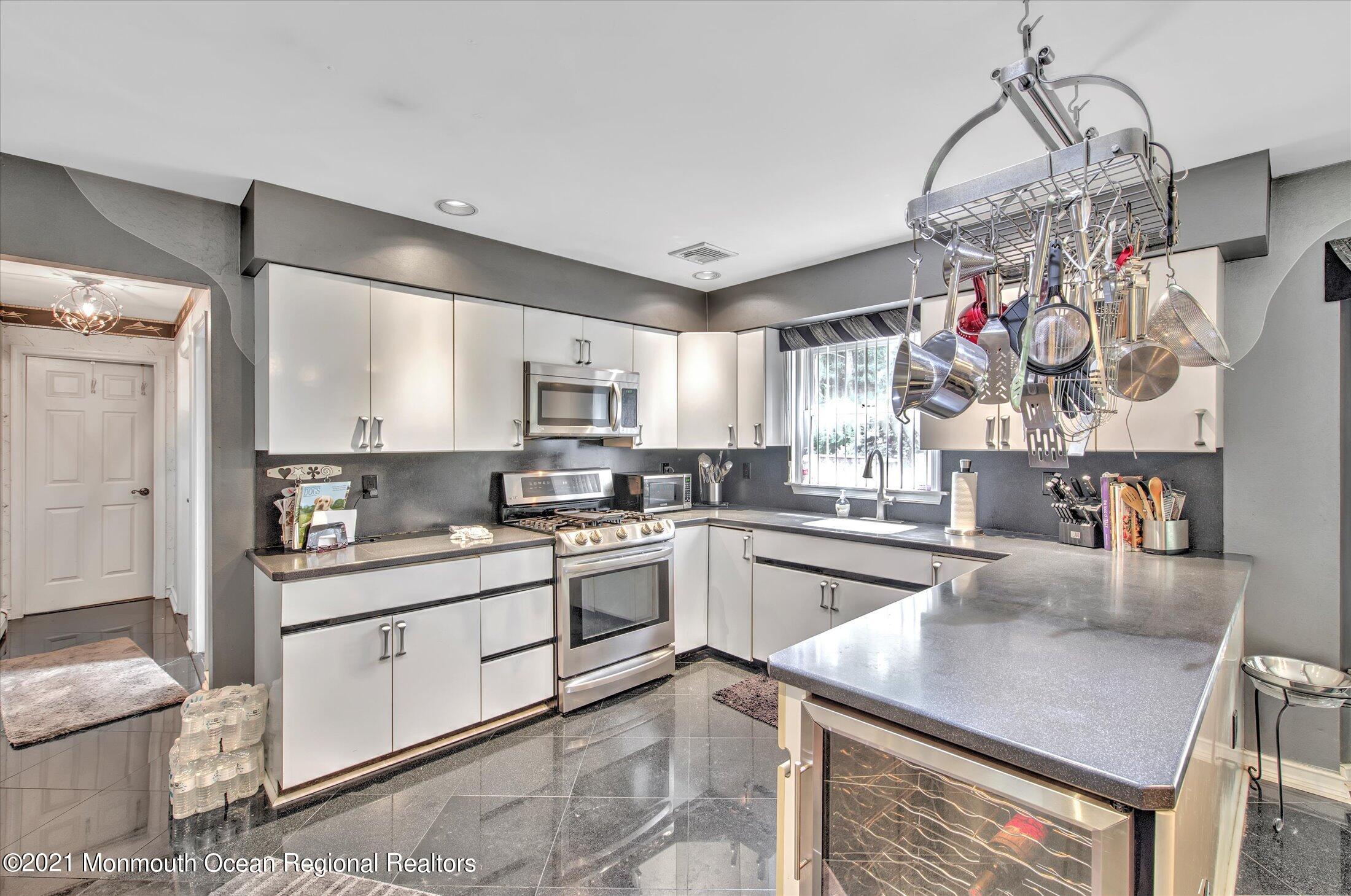59 Templar Road Manalapan, NJ 07726 - Photo 15 of 39 KITCHEN