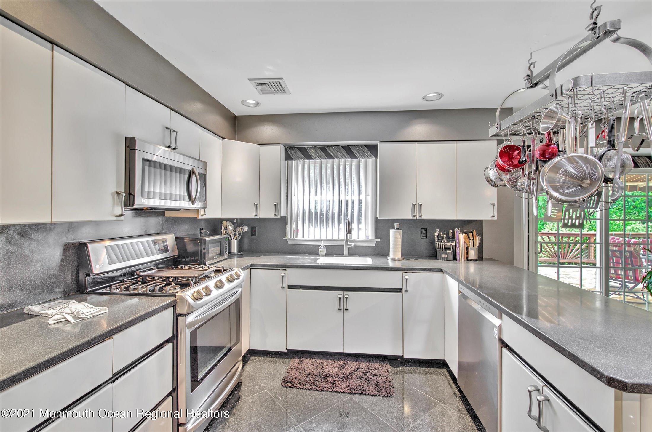 59 Templar Road Manalapan, NJ 07726 - Photo 16 of 39 KITCHEN