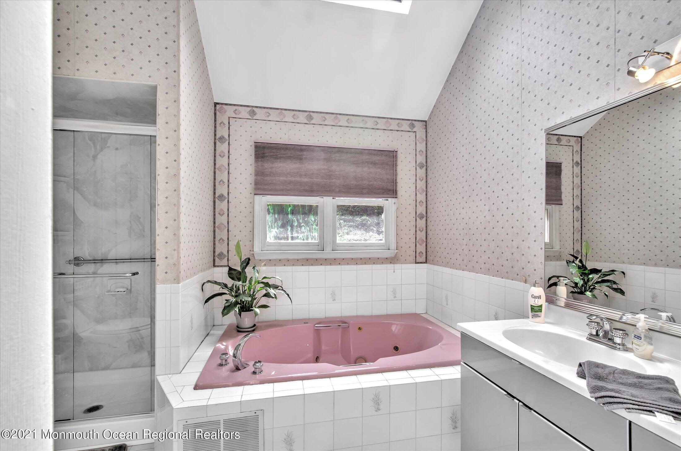 59 Templar Road Manalapan, NJ 07726 - Photo 24 of 39 MASTER BATHROOM