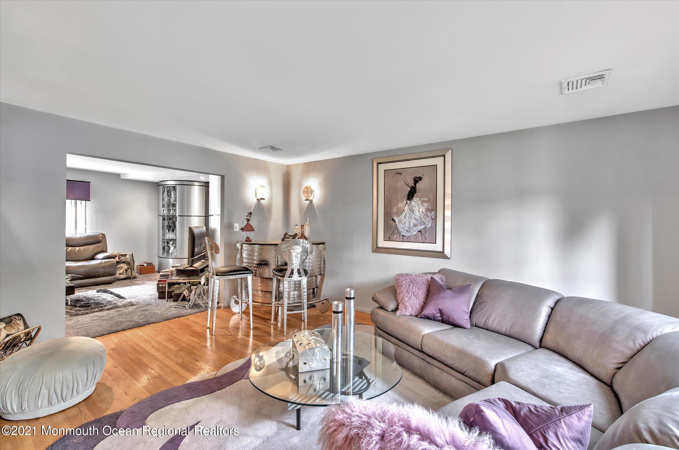 59 Templar Road Manalapan, NJ 07726 - Photo 7 of 39 LIVING ROOM