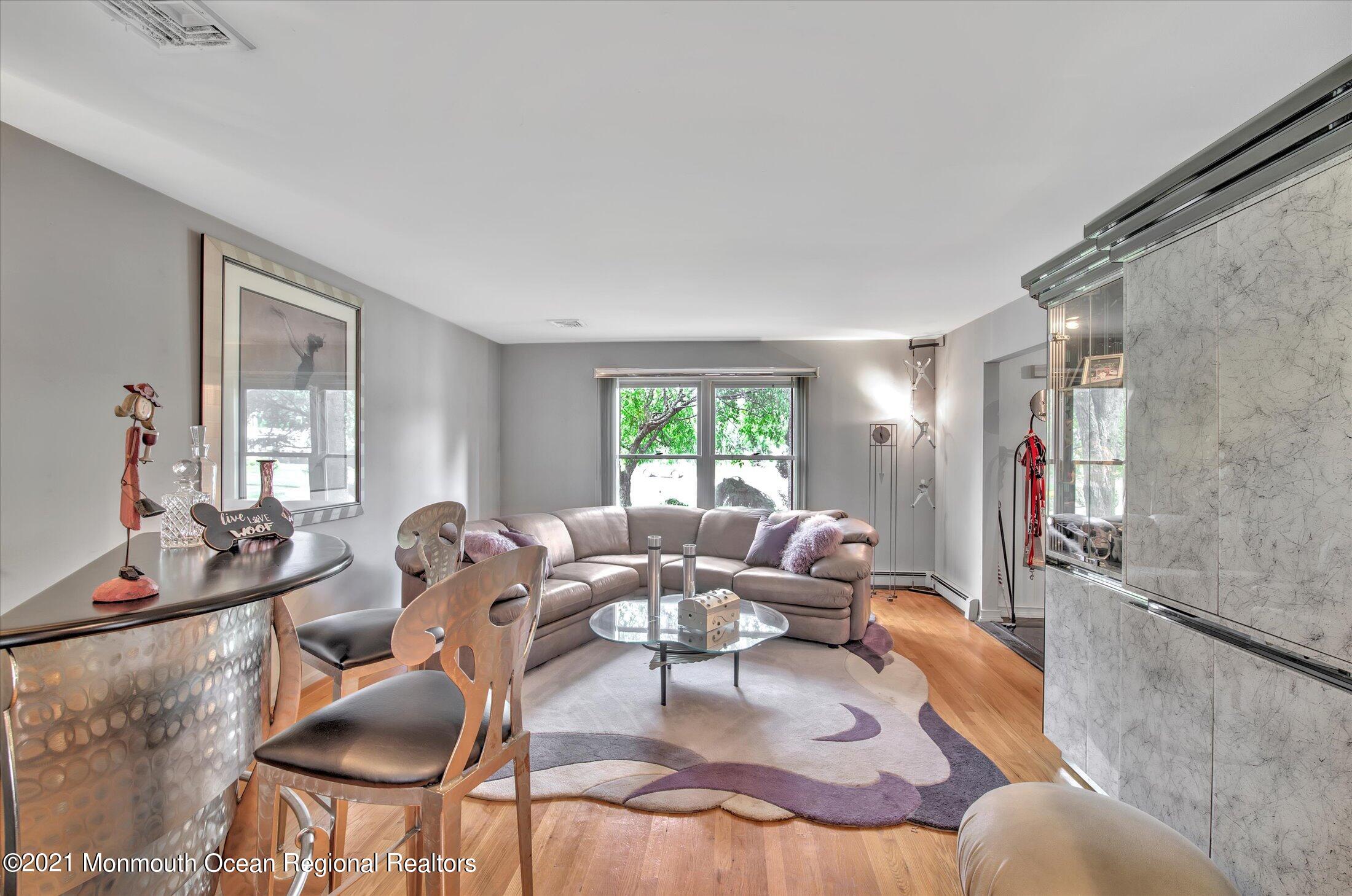 59 Templar Road Manalapan, NJ 07726 - Photo 8 of 39 LIVING ROOM