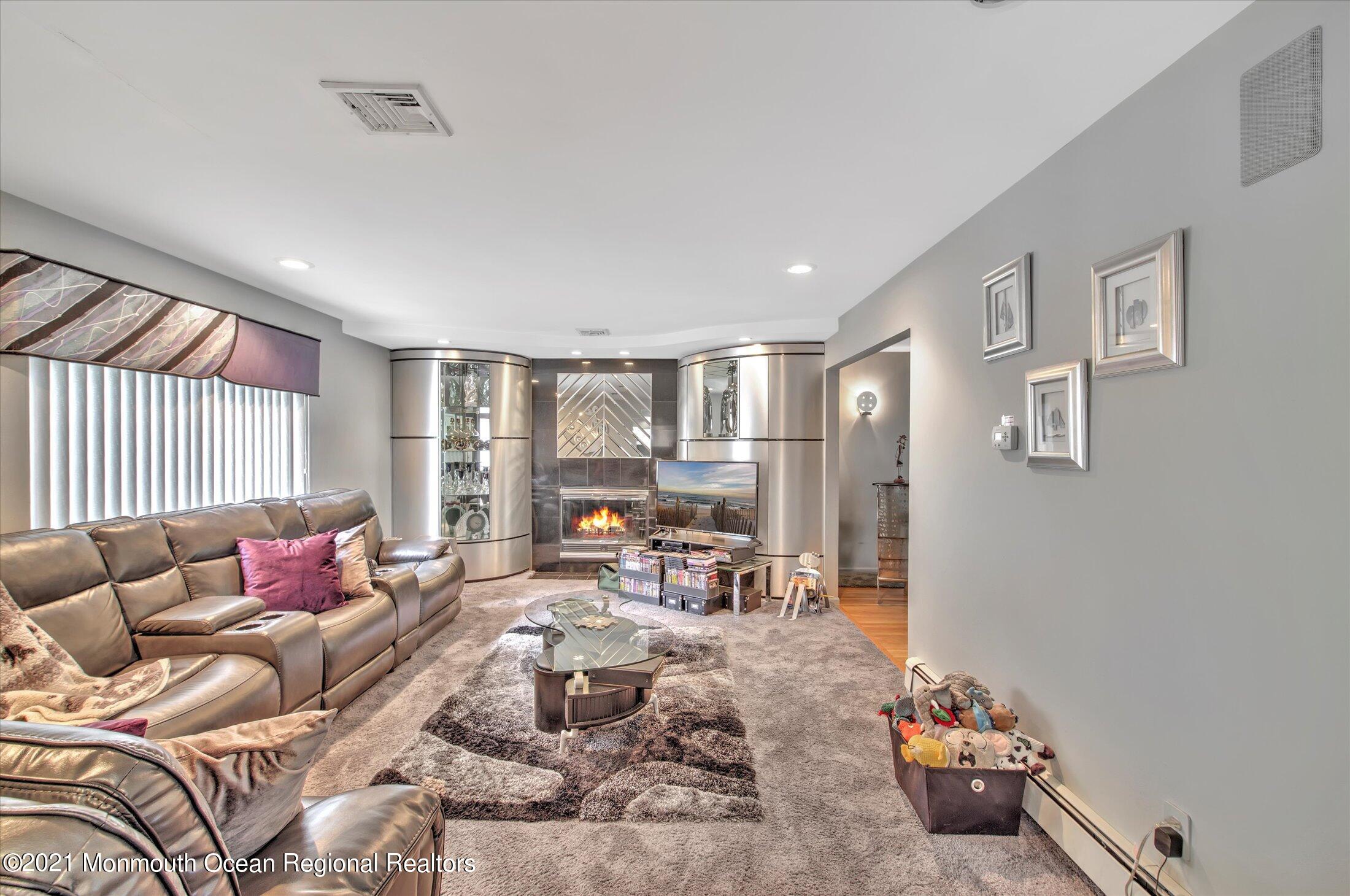 59 Templar Road Manalapan, NJ 07726 - Photo 10 of 39 FAMILY ROOM