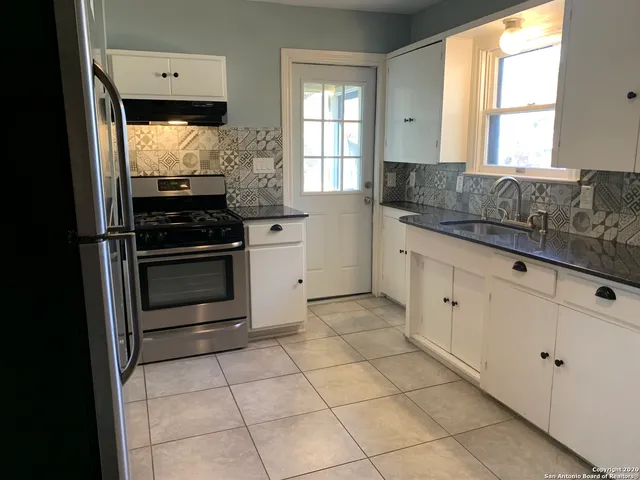 $800 | 773 Fulton Avenue, Unit 2, San Antonio, TX 78212