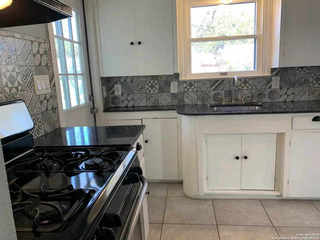 $800 | 773 Fulton Avenue, Unit 2, San Antonio, TX 78212