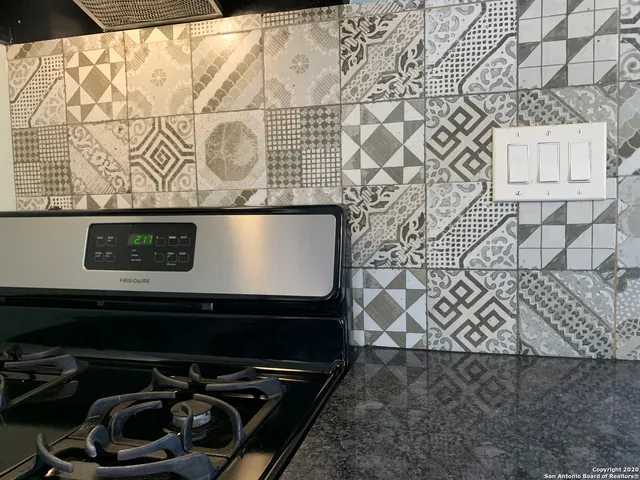 $800 | 773 Fulton Avenue, Unit 2, San Antonio, TX 78212