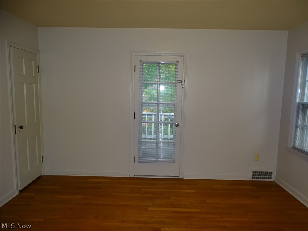 2563 Dysart Road Cleveland, OH 44118 - Photo 10 of 18 Cozy second bedroom with upstairs porch access