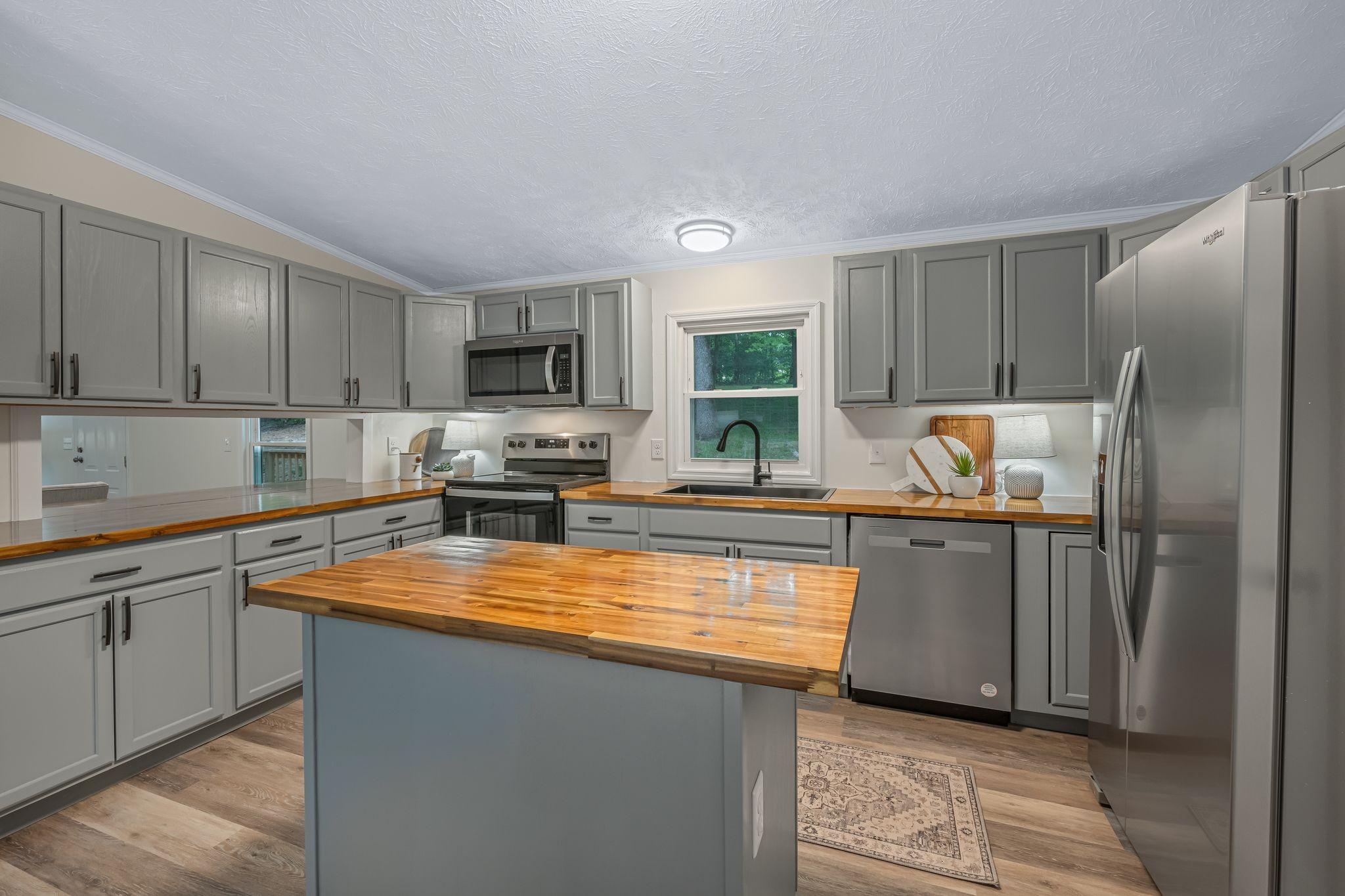 840 Promise Land Road Charlotte, TN 37036 - Photo 12 of 38 LARGE "Open Concept" Kitchen open to the Great Room + Media Room/2nd Den