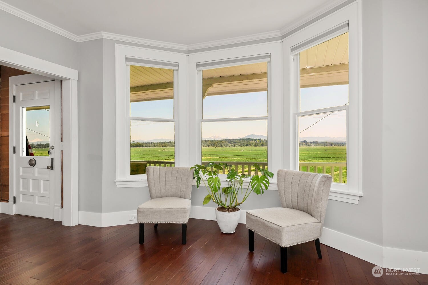 9120 Lowell Larimer Road Everett, WA 98208 - Photo 16 of 40 a living room with furniture and a window