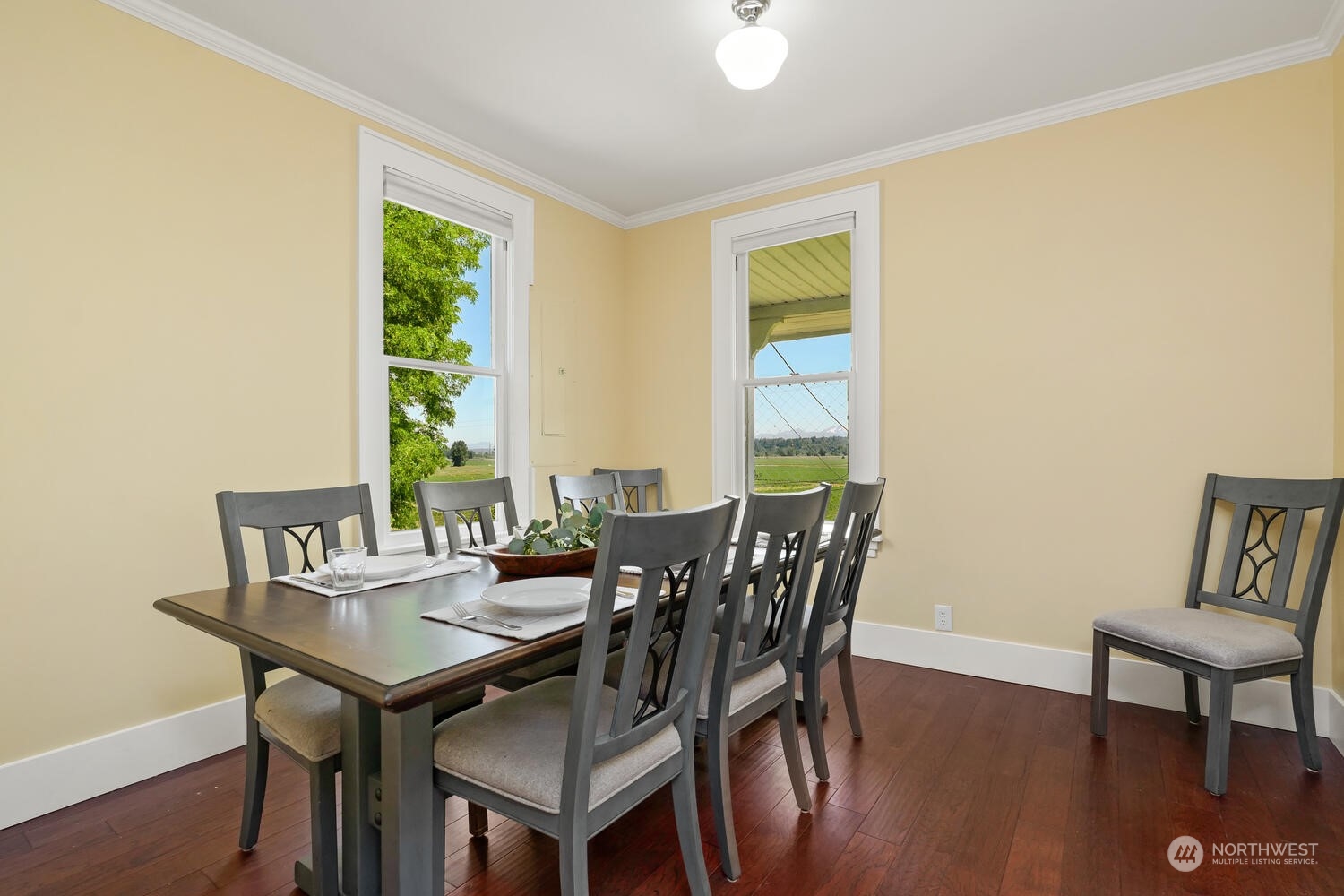 9120 Lowell Larimer Road Everett, WA 98208 - Photo 21 of 40 a view of a dining room with furniture and wooden floor