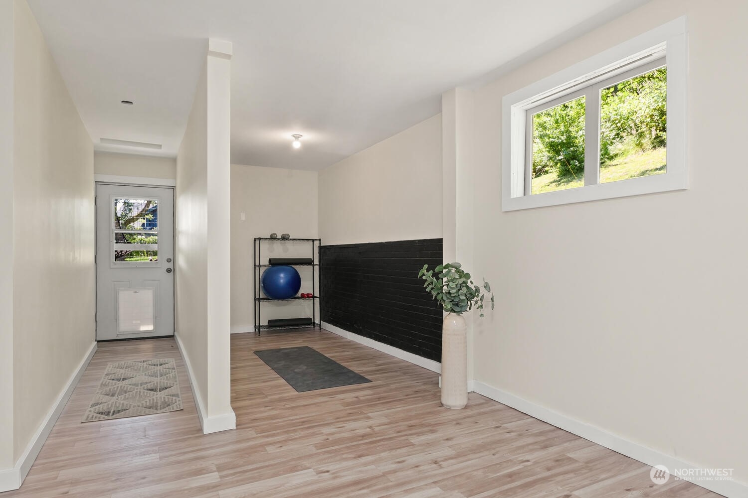 9120 Lowell Larimer Road Everett, WA 98208 - Photo 27 of 40 a view of a hallway with wooden floor and entryway