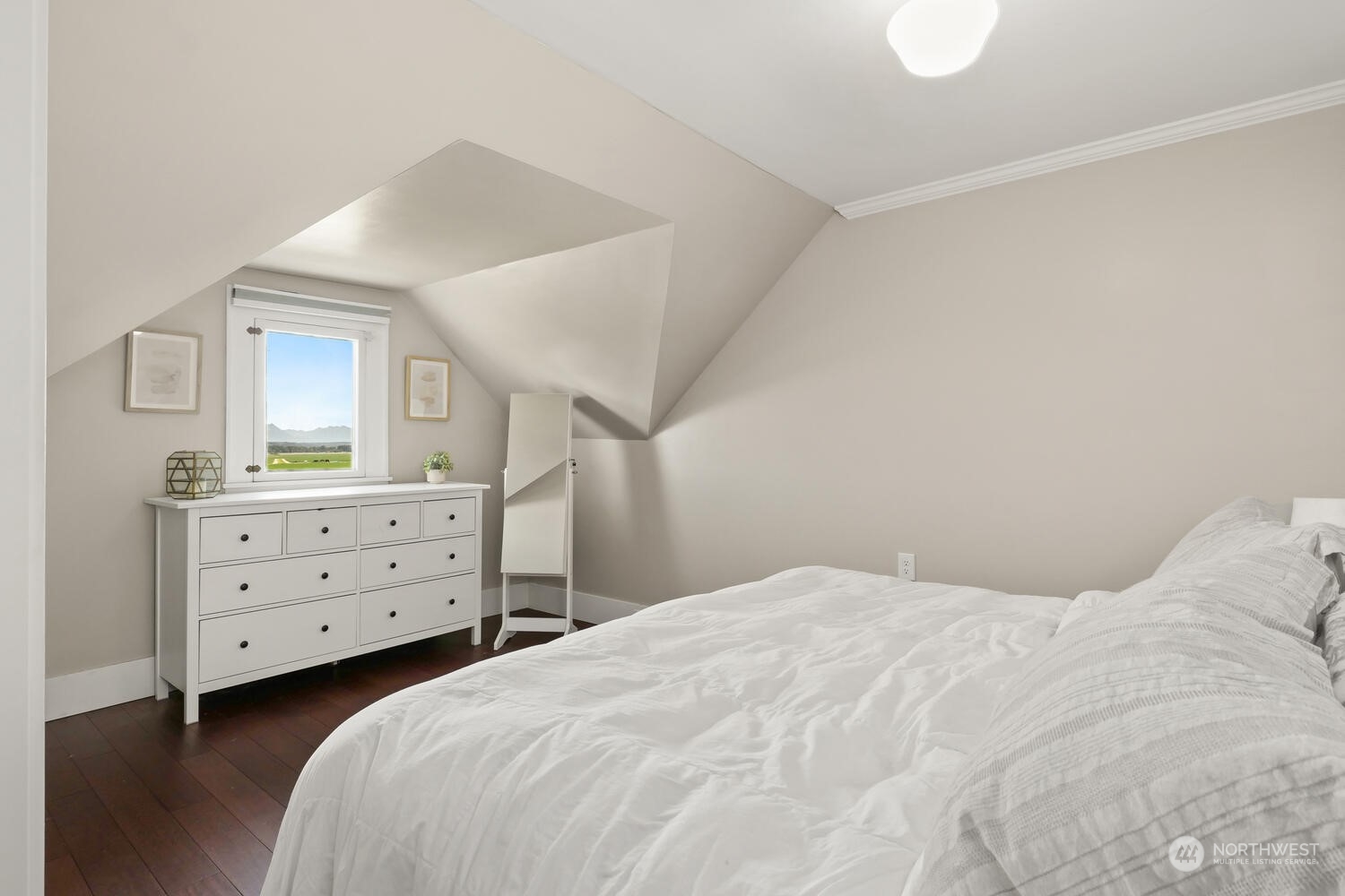 9120 Lowell Larimer Road Everett, WA 98208 - Photo 30 of 40 a bedroom with a bed and a dresser