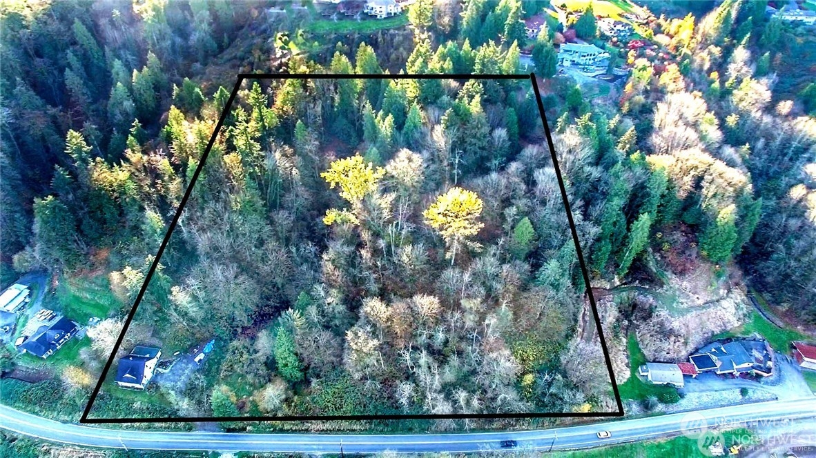 9120 Lowell Larimer Road Everett, WA 98208 - Photo 39 of 40 a view of a house in a yard